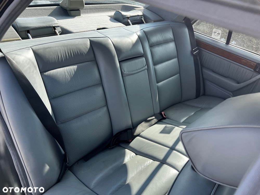 Mercedes-Benz W124 (1984-1993) - 27