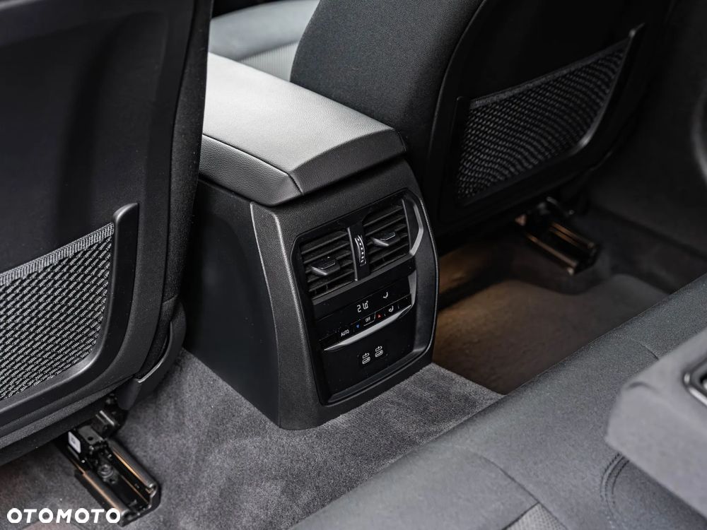 BMW Seria 3 318d - 30