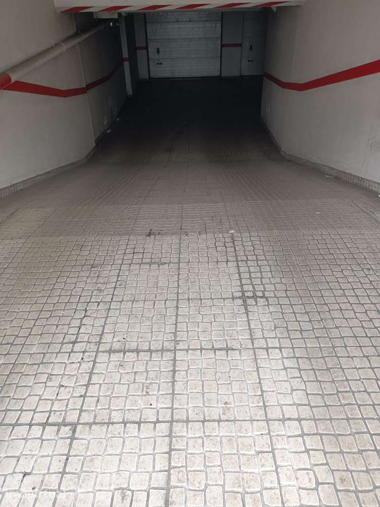 Garagem espaçosa na Baixa da Banheira - Grande imagem: 3/5
