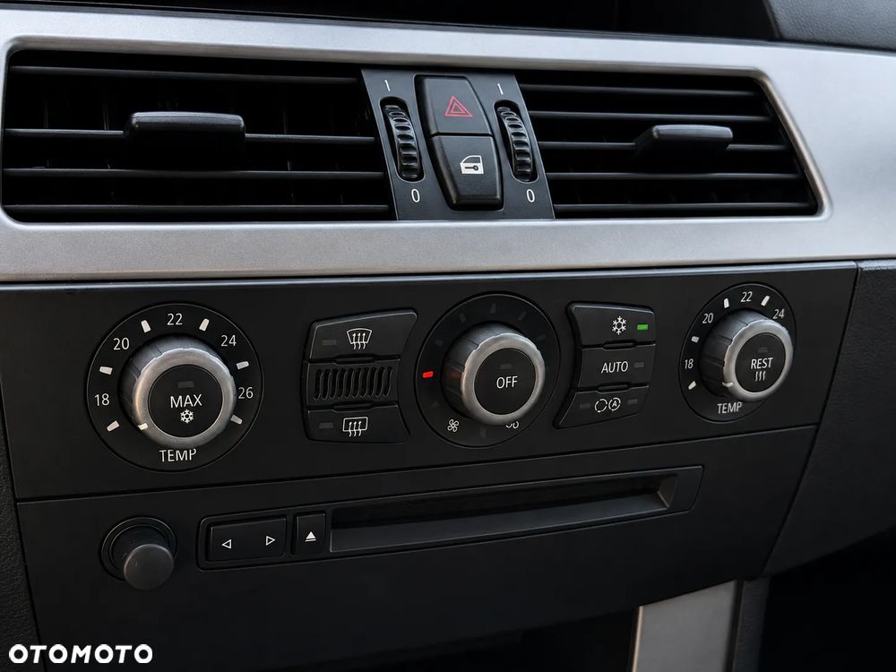 BMW Seria 5 520i - 10