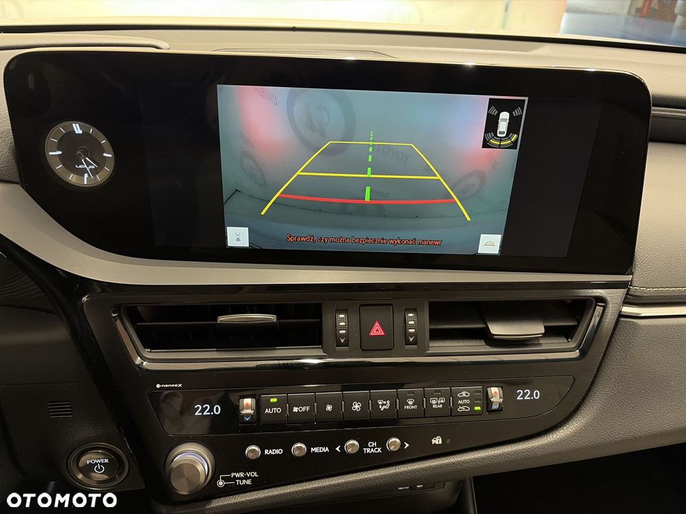 Lexus ES 300h Business Edition - 17