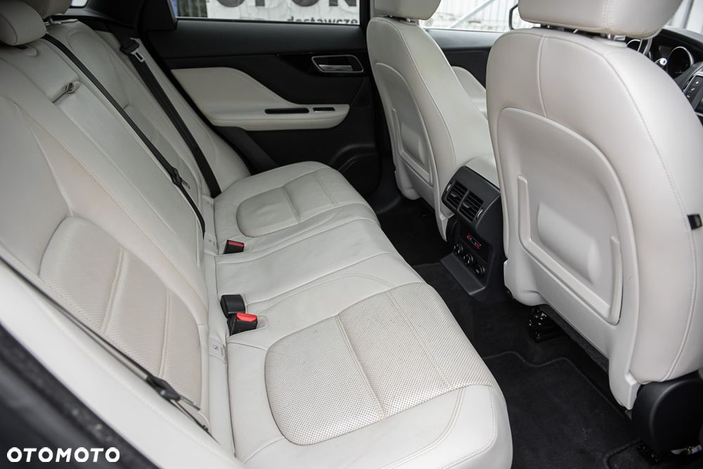 Jaguar F-Pace 2.0 i4D AWD Prestige - 35