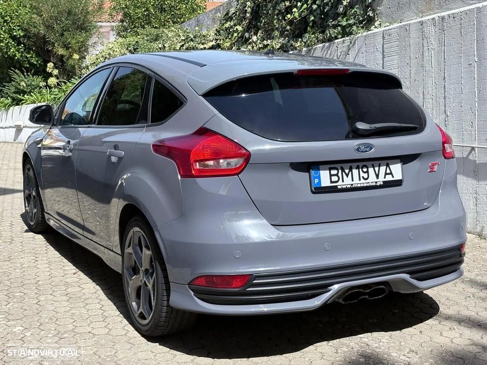 Ford Focus 2.0 EcoBoost ST c/ Pack Pele Desportiva - 25