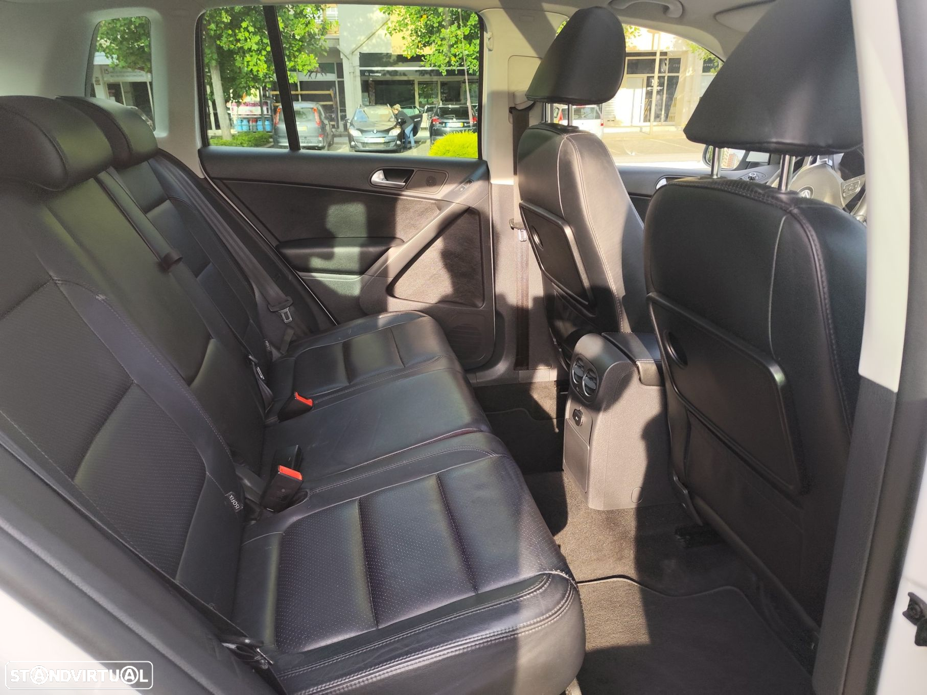 VW Tiguan 2.0 TDi Sport BlueMotion - 17
