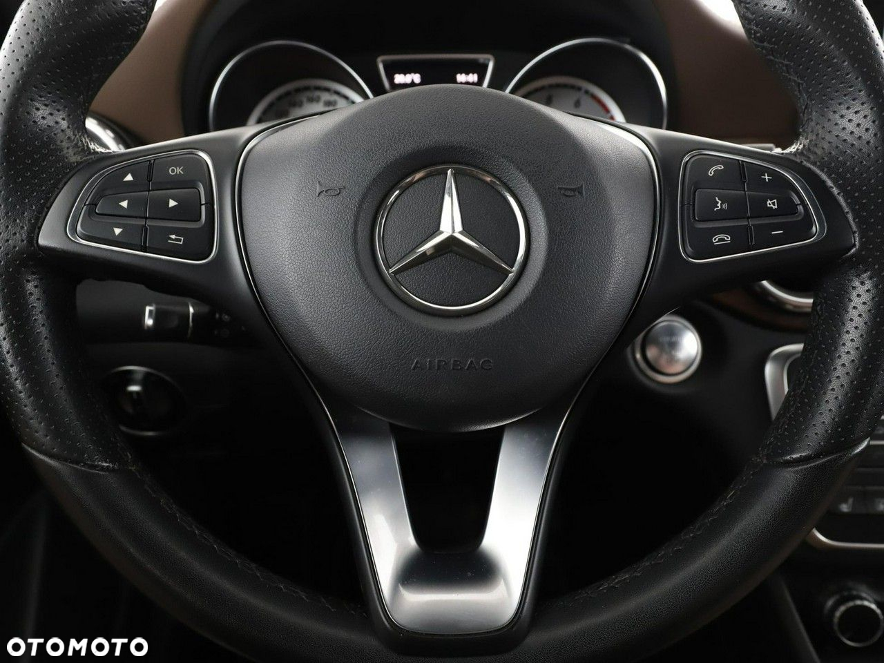Mercedes-Benz GLA 250 4Matic 7G-DCT - 21