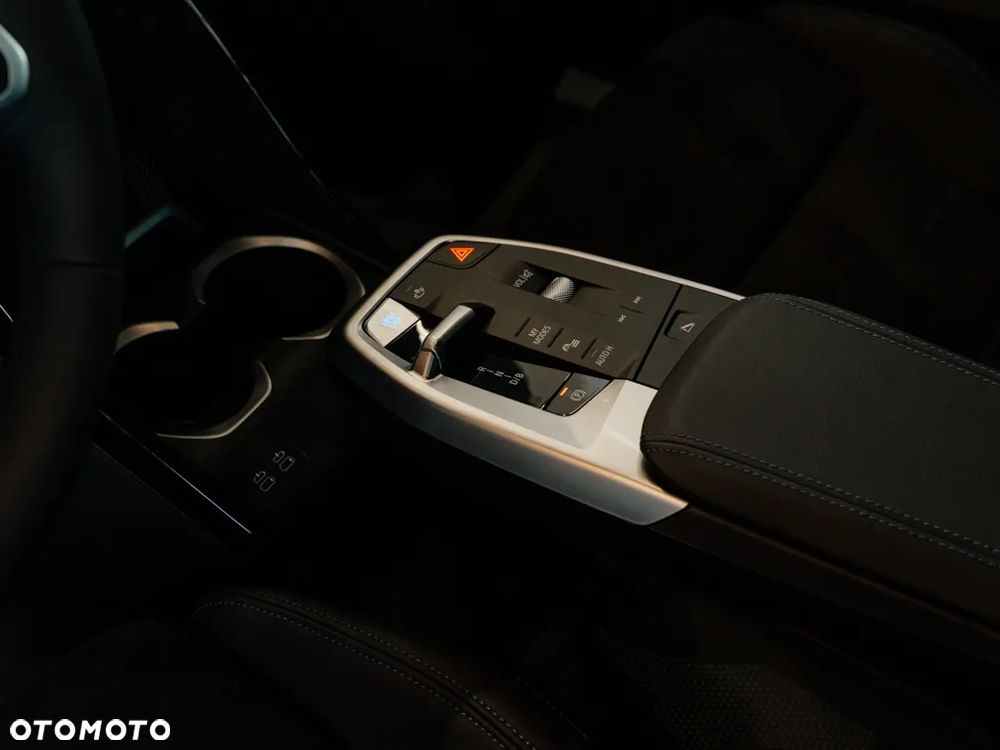 BMW iX2 eDrive20 - 11