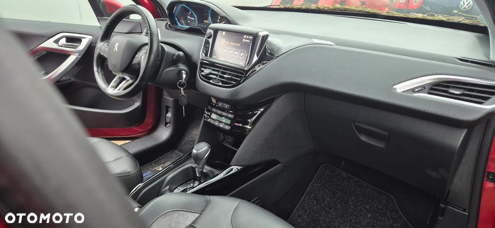 Peugeot 2008 1.2 Pure Tech Allure S&S EAT6 - 10