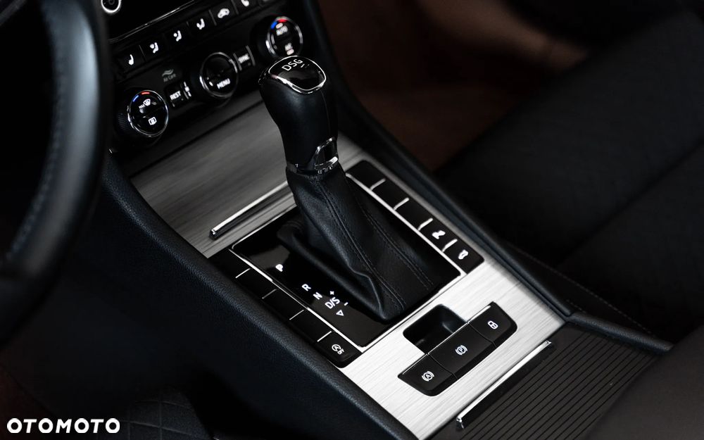 Skoda Superb 2.0 TDI SCR Ambition DSG - 26