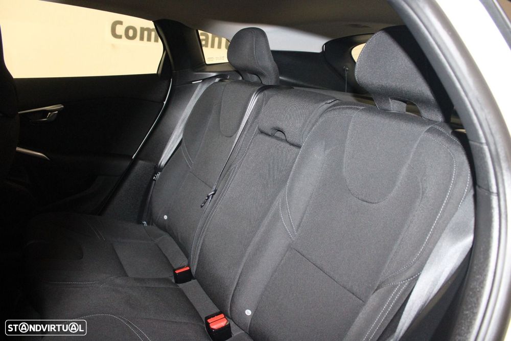 Volvo V40 Cross Country 2.0 D3 Momentum - 31