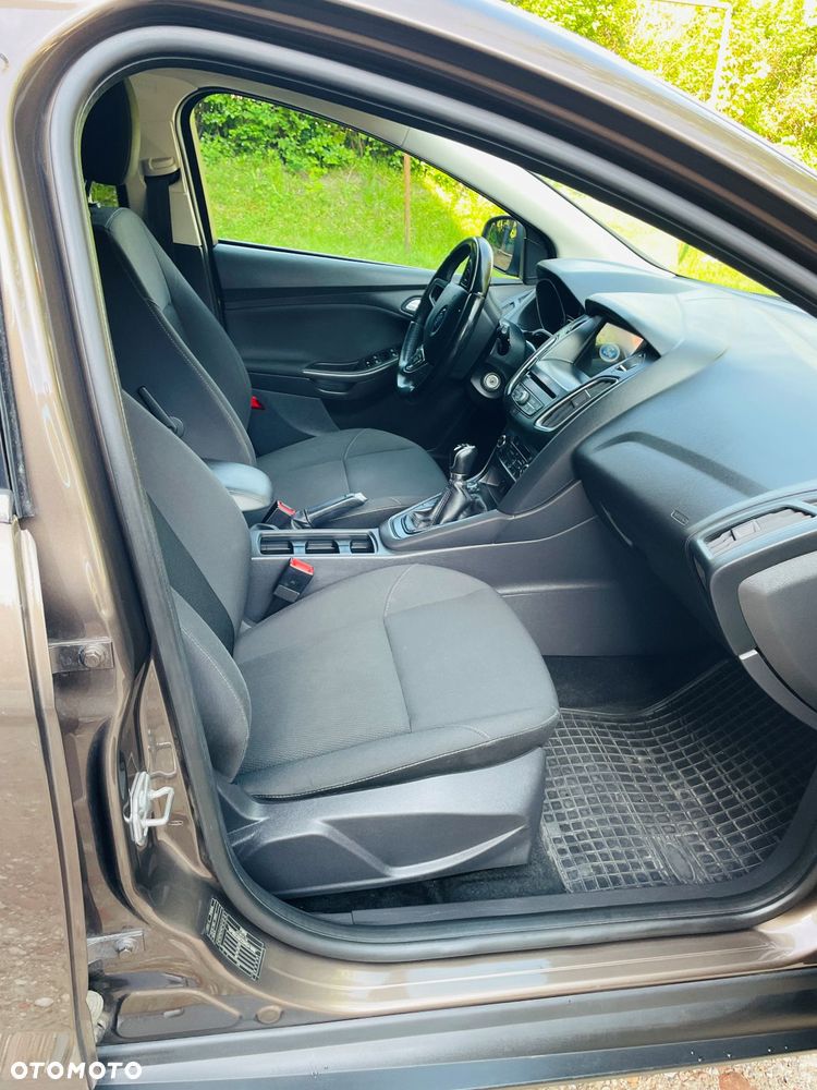 Ford Focus 1.6 SYNC Edition - 16