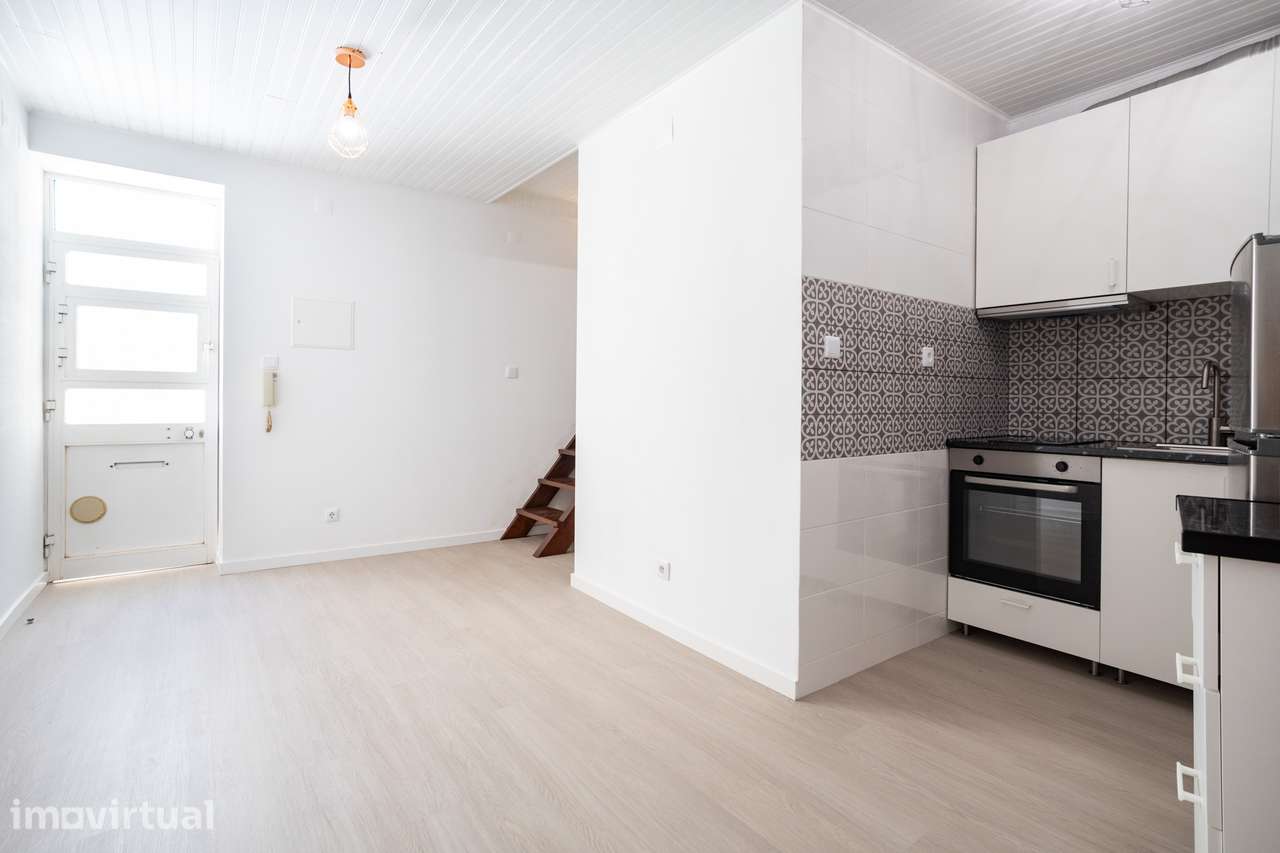 T2 Duplex inserido em vila com pátio em Campo de Ourique - Grande imagem: 2/25