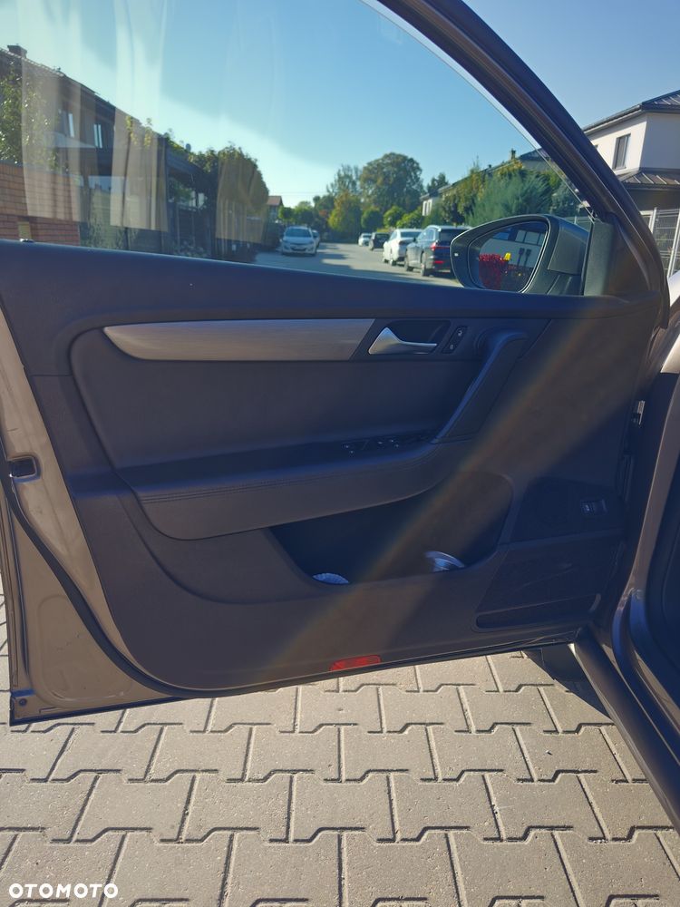 Volkswagen Passat - 9