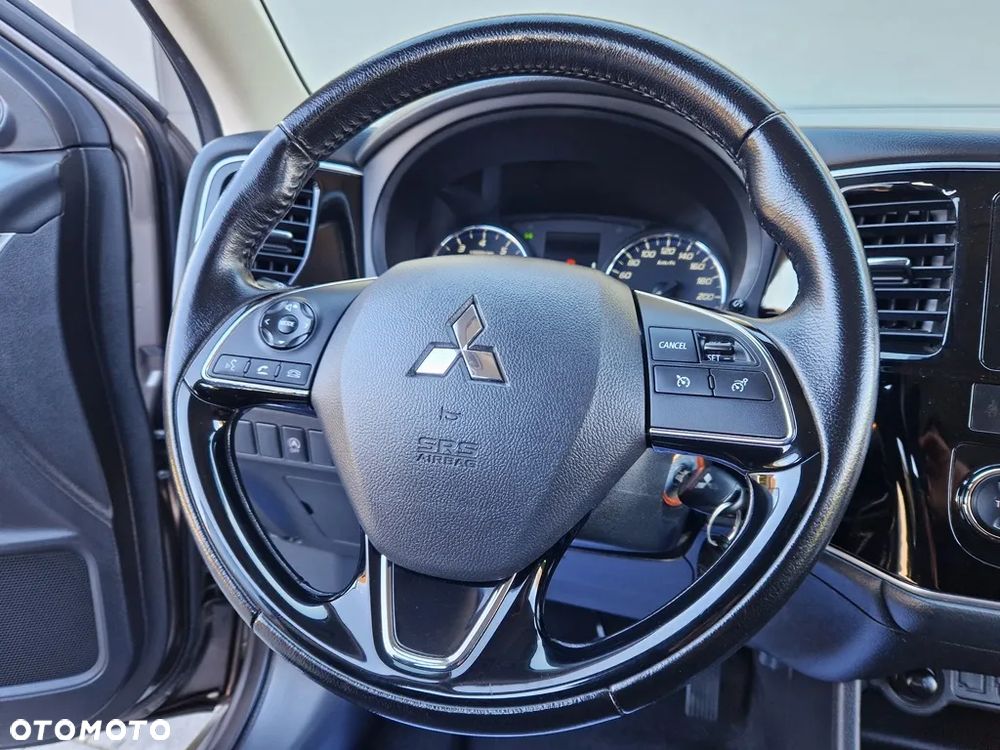 Mitsubishi Outlander 2.0 2WD SUV-Star - 24