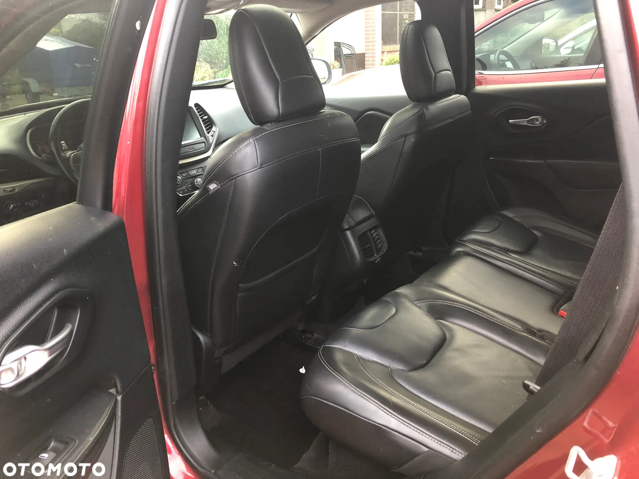 Jeep Cherokee - 23