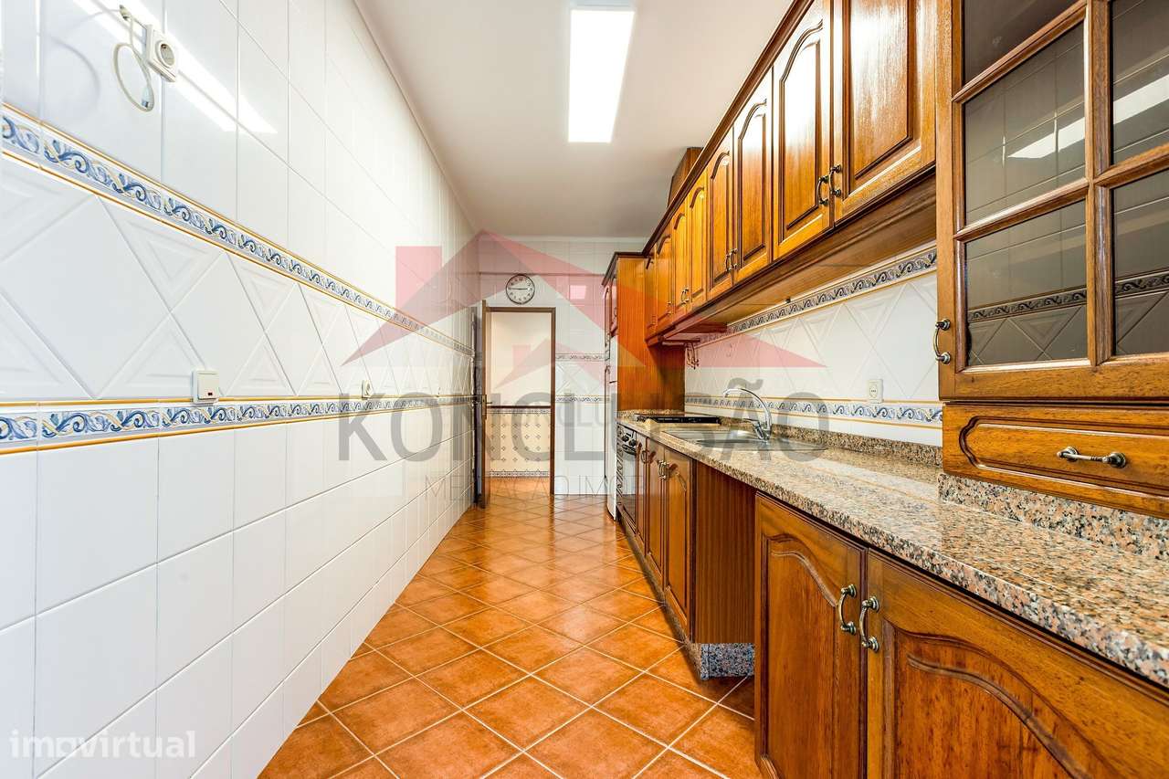 Apartamento T2 com logradouro, garagem e arrecadação – Póvoa de San... - Grande imagem: 2/22