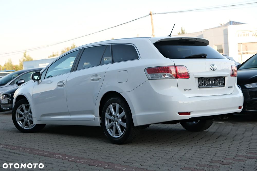 Toyota Avensis 1.8 Luna - 12