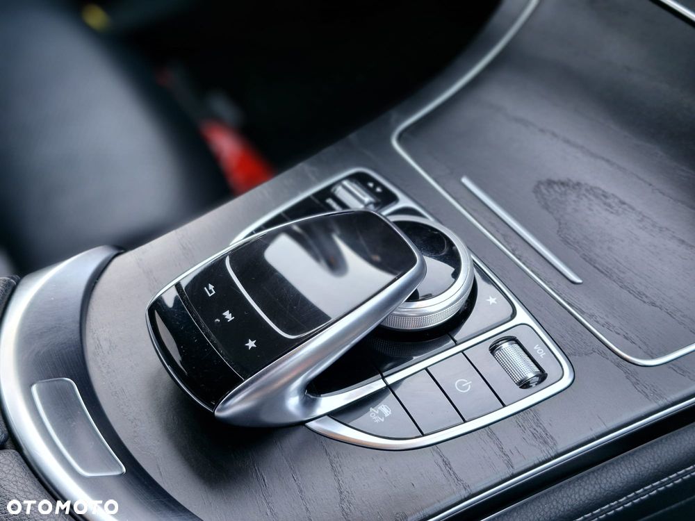 Mercedes-Benz GLC - 30