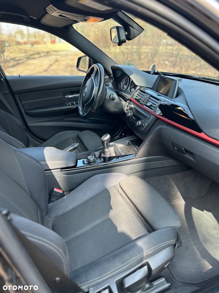 BMW Seria 3 320i Sport Line - 12