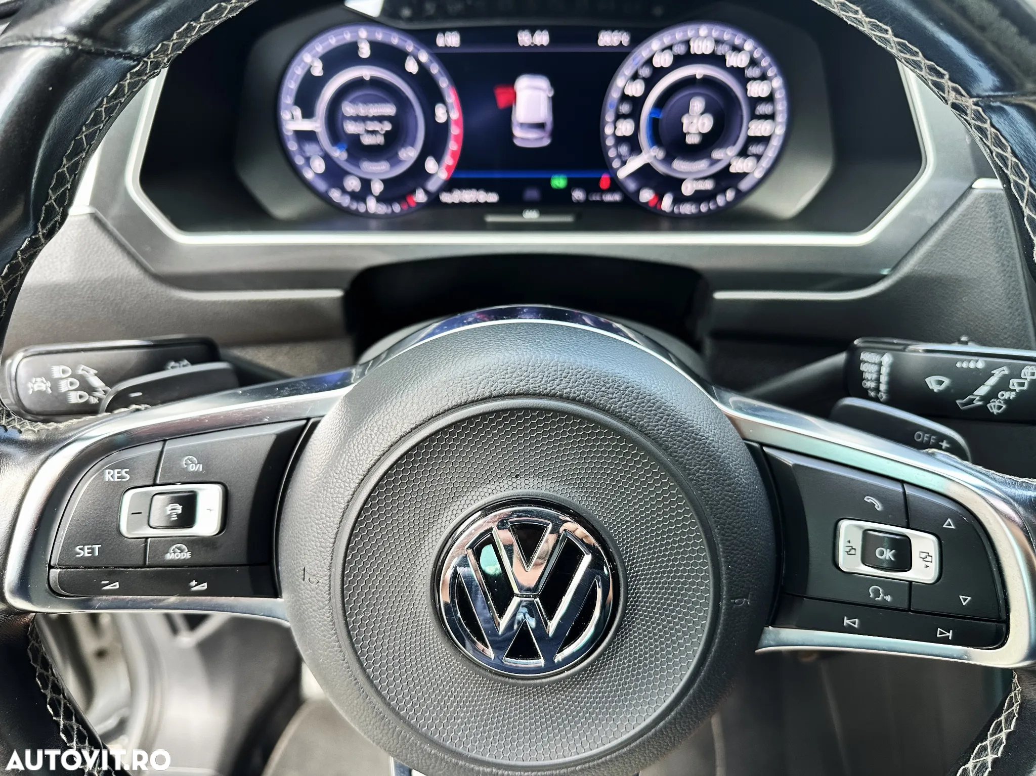 Volkswagen Tiguan 2.0 TDI SCR 4MOTION DSG R-Line - 24