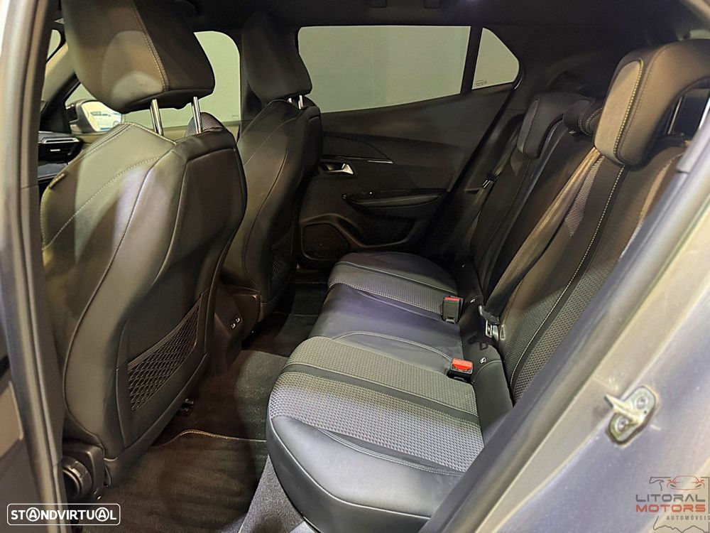 Peugeot 2008 1.2 PureTech GT EAT8 - 17