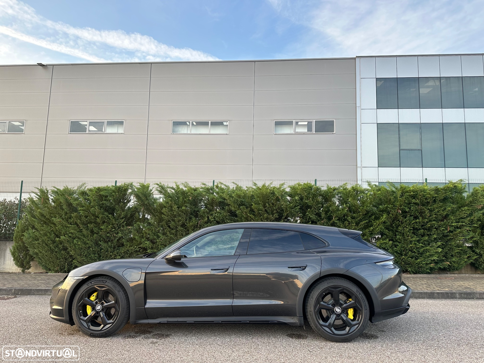 Porsche Taycan Cross Turismo 4 - 9