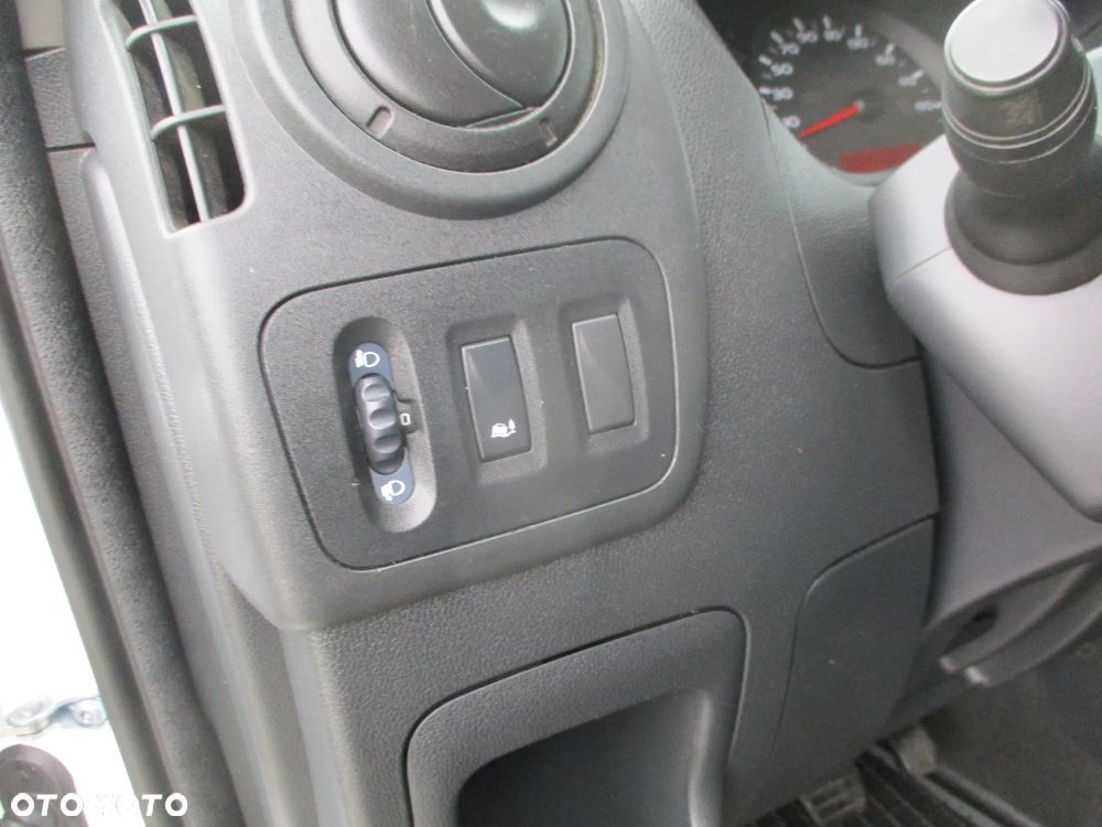 Renault Master III - 10