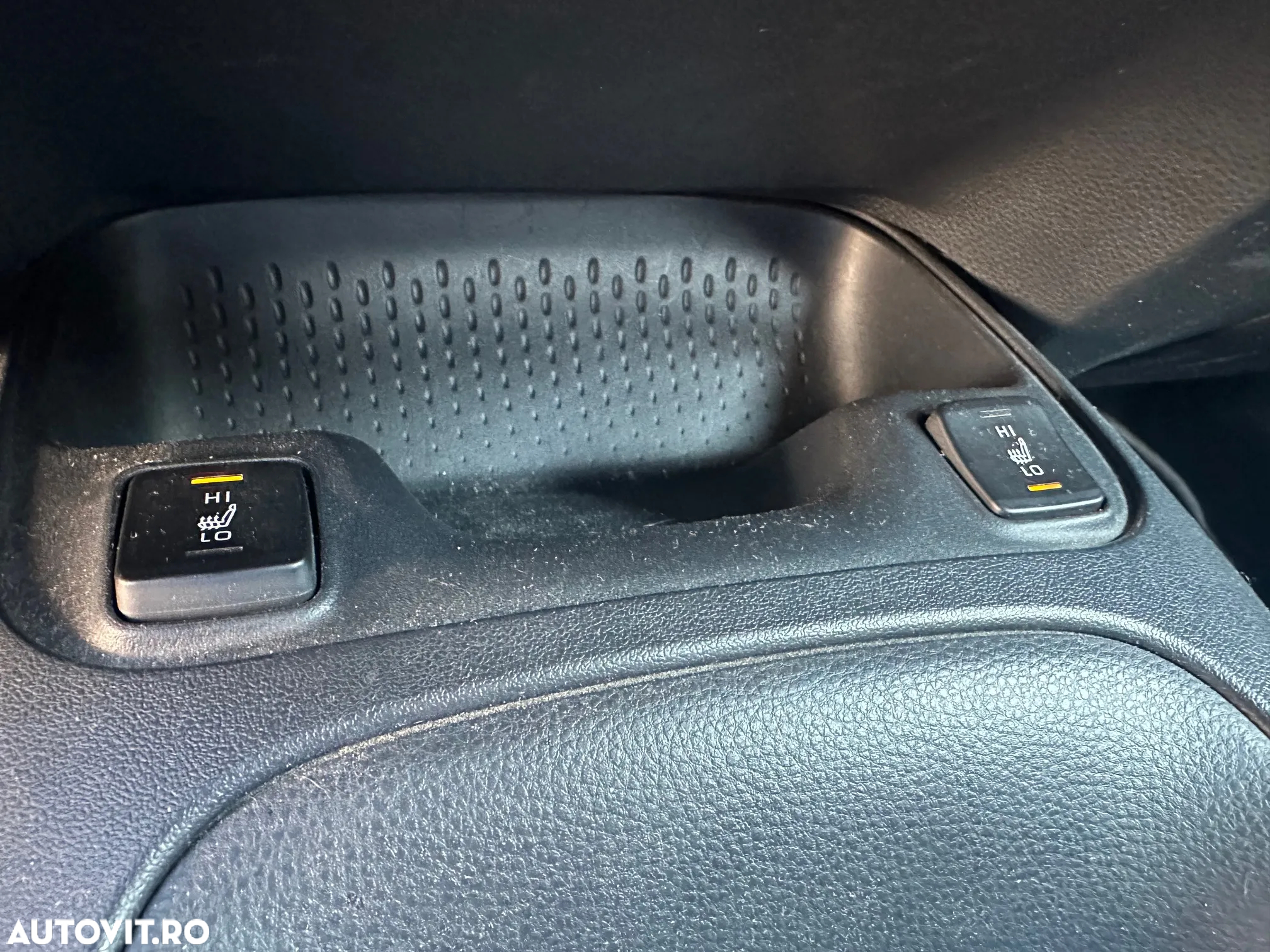 Toyota Corolla 1.8 Hybrid Business Edition - 32