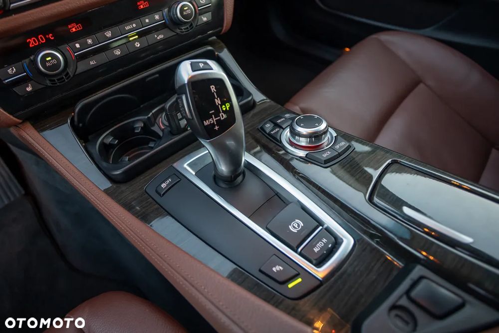 BMW Seria 5 520d Sport-Aut - 34