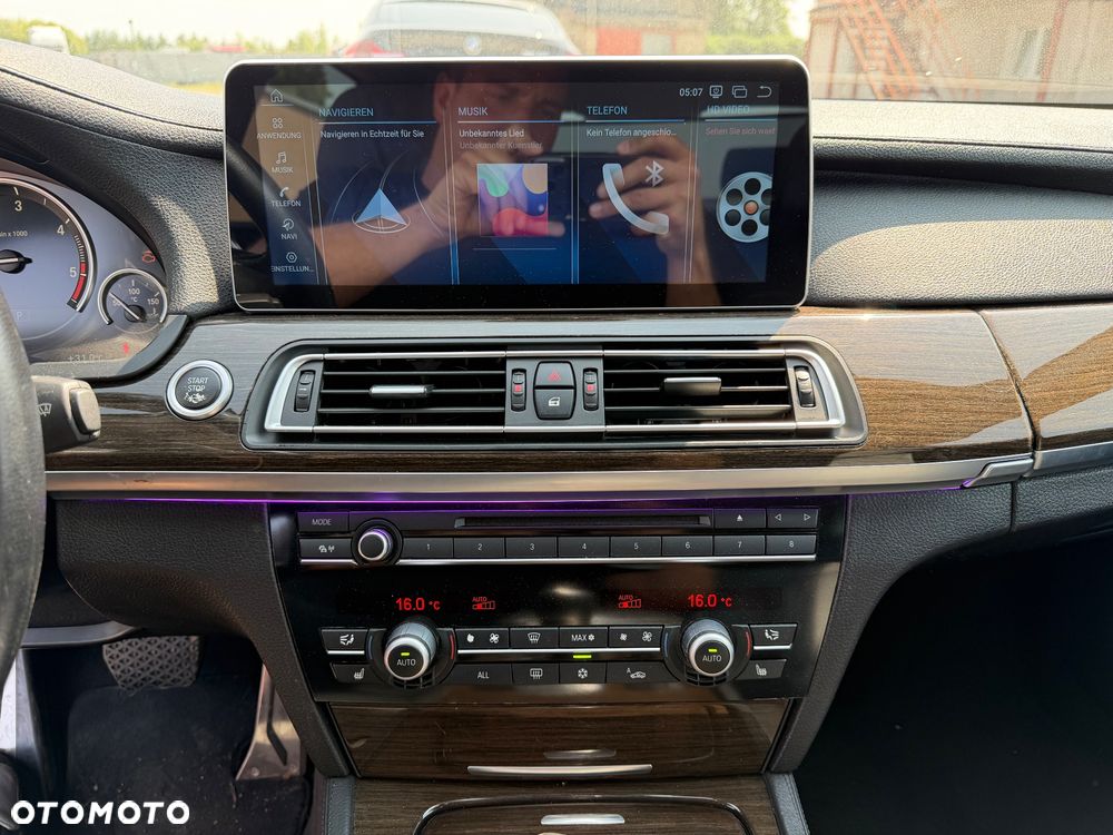 BMW Seria 7 730Ld - 32
