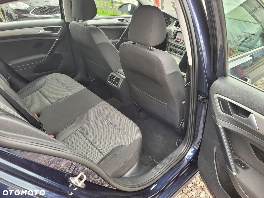 Volkswagen Golf - 11