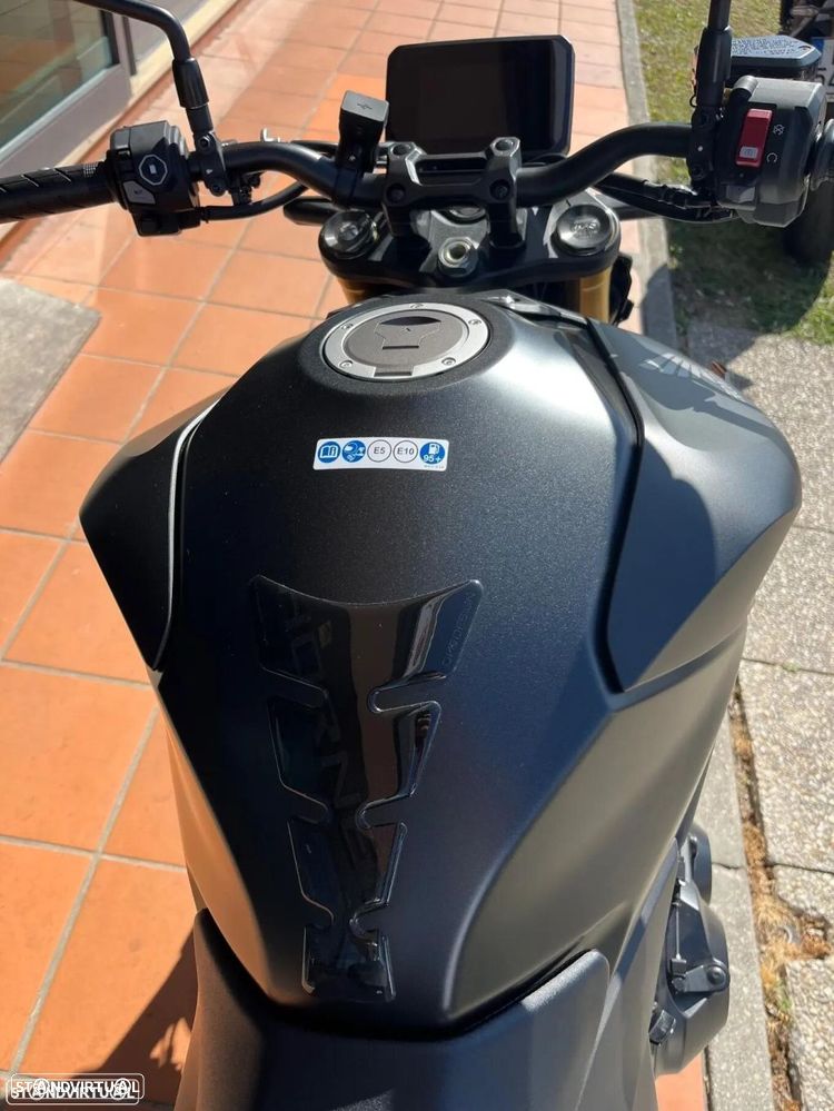 Honda Hornet - 4