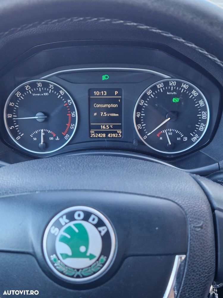 Skoda Octavia 2010 photo 2