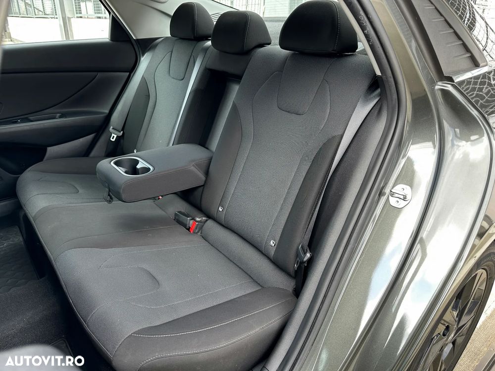 Hyundai Elantra 1.6 l 123 CP 6MT Highway - 12