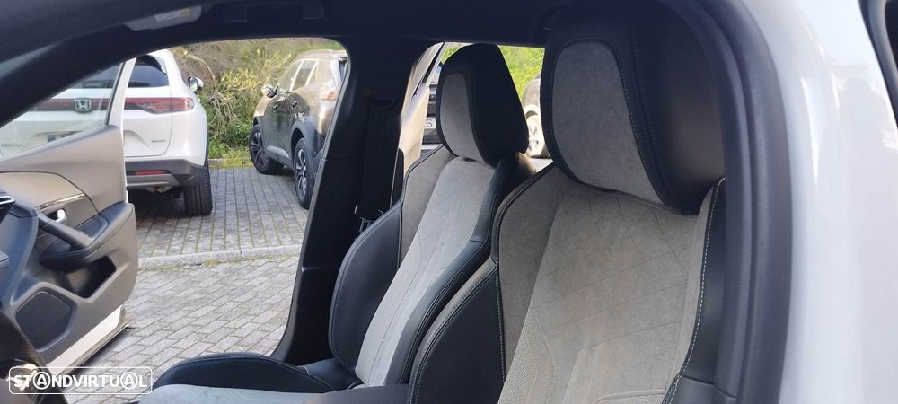 Peugeot e-2008 50 kWh GT - 16