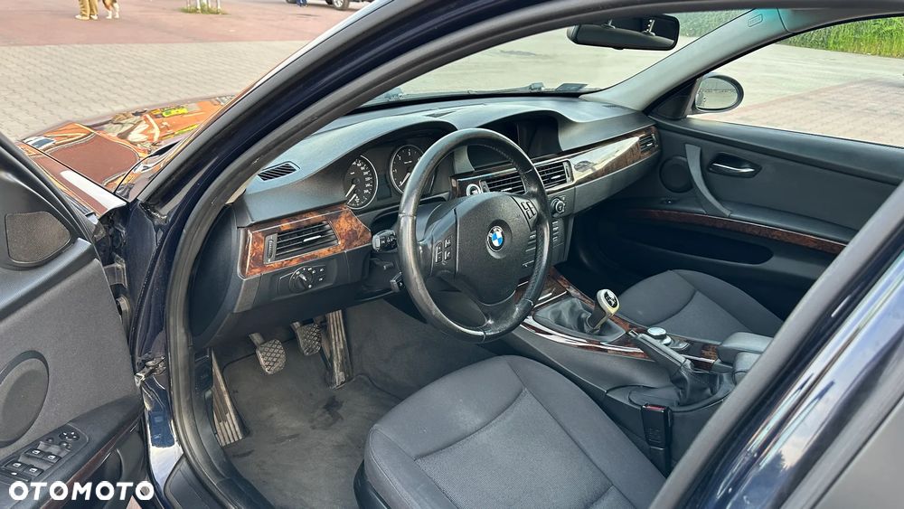 BMW Seria 3 318d - 11