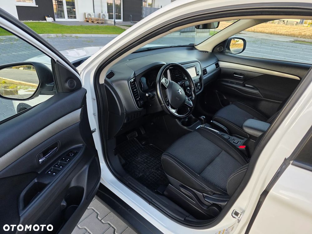 Mitsubishi Outlander 2.4 Instyle CVT - 9