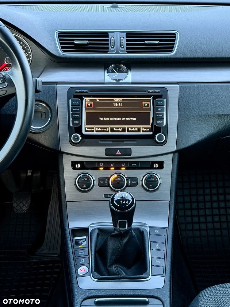 Volkswagen Passat 2.0 TDI Comfortline - 10