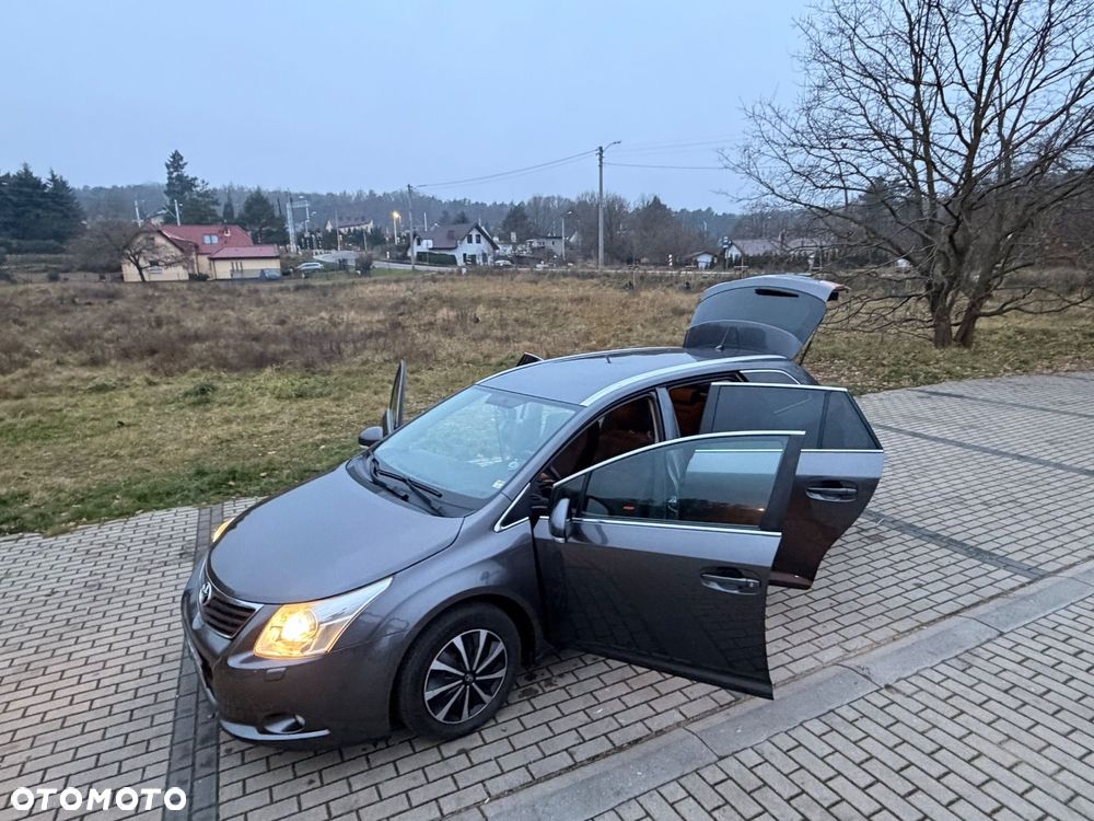 Toyota Avensis 1.6 - 10