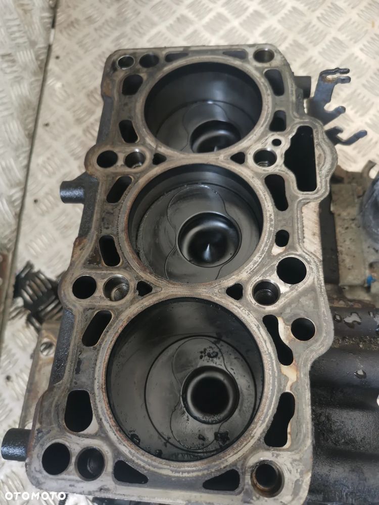 Blok Silnika Audi A6 C6 048103021R - 5