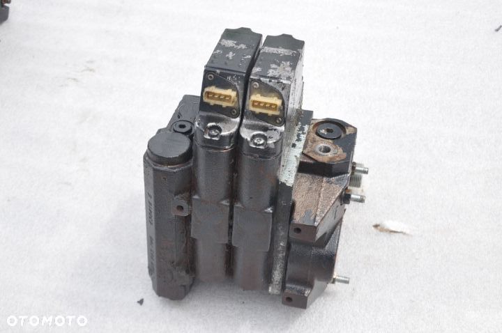 ROZDZIELACZ HYDRAULICZNY ELEKTROZAWÓR DEUTZ 6190 NR R917010231 NOWY - 2