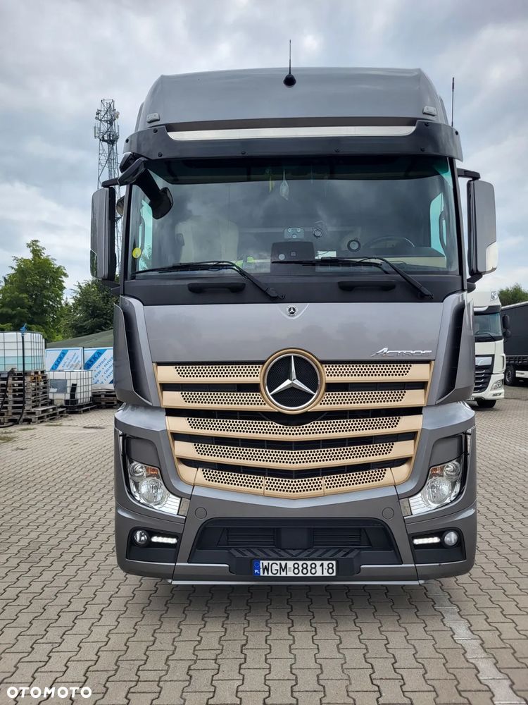 Mercedes-Benz ACTROS - 11