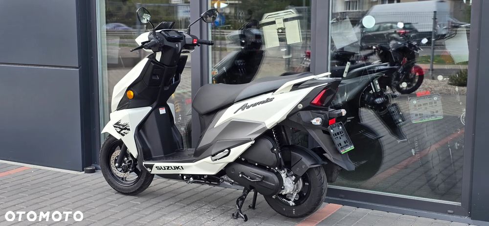 Suzuki Avenis - 24