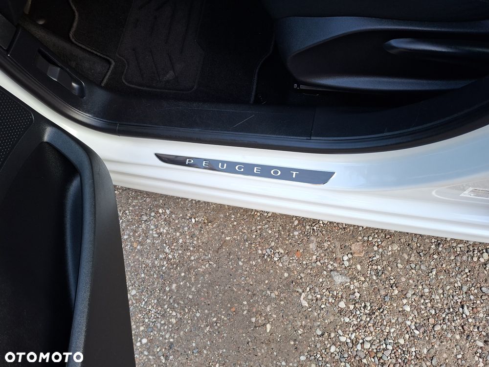 Peugeot 208 - 11
