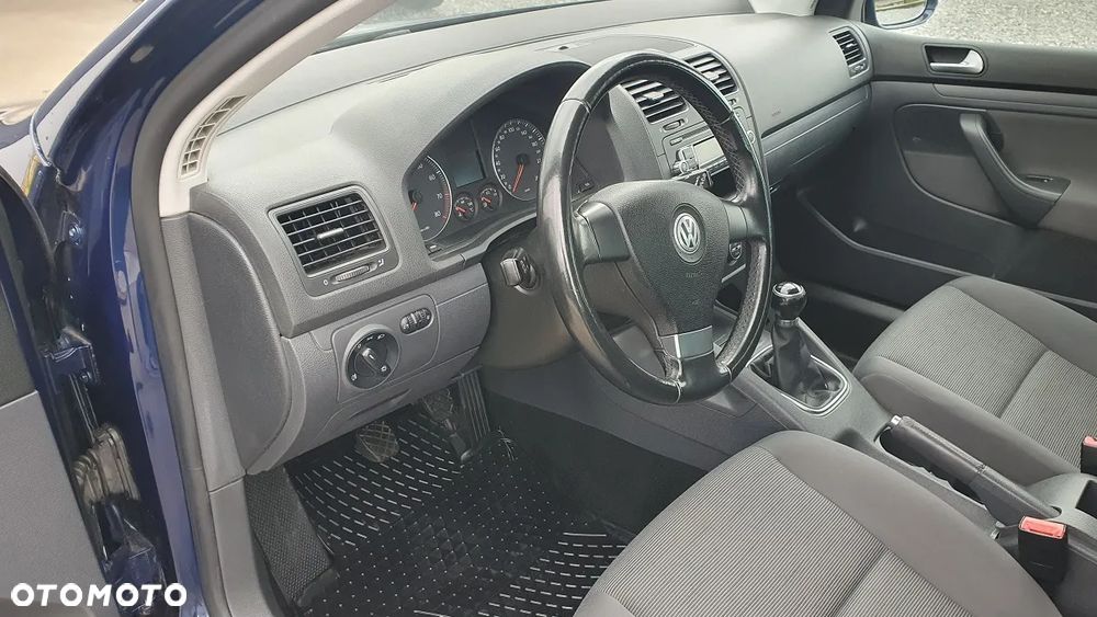 Volkswagen Golf - 10