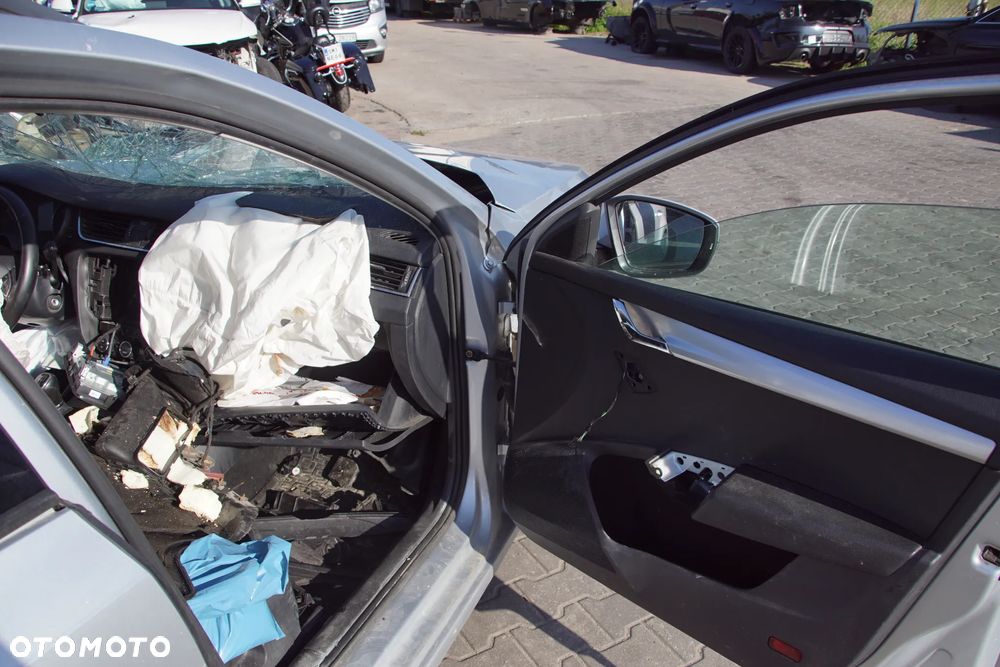 Auto na części - Skoda Octavia III Lift 1.6 TDI 115 KM DGTE TKV LA7W 2019R Silnik Skrzynia Drzwi Błotnik Zderzak Klapa Lampa Lusterko Klamka Szyba Deska Kokpit Sterownik Moduł Czujnik Licznik Panel Kierownica - 11