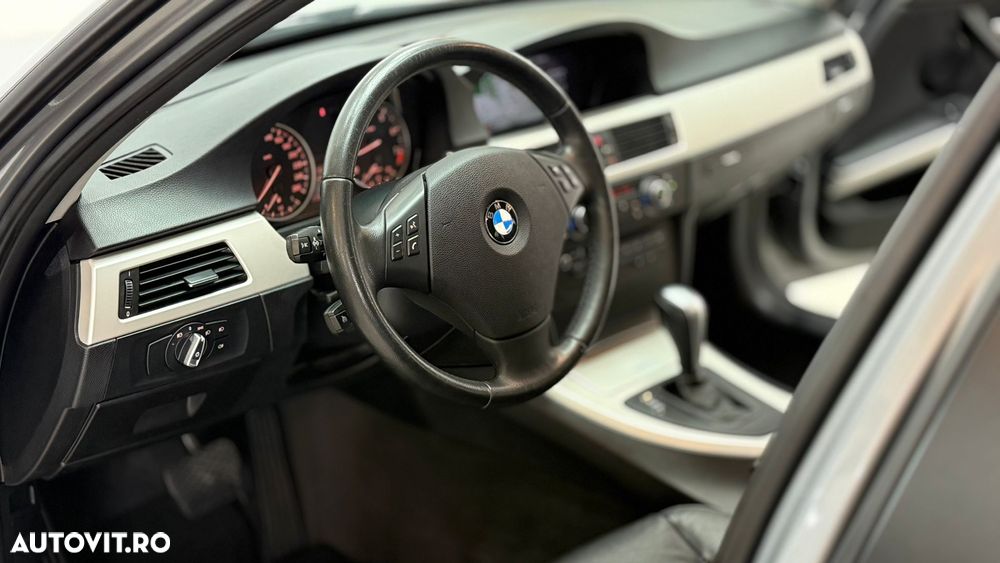 BMW Seria 3 320i Touring Aut. - 6