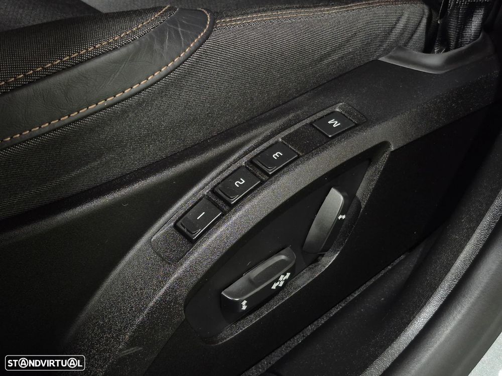 Volvo V40 Cross Country 1.6 D2 Momentum Powershift - 37