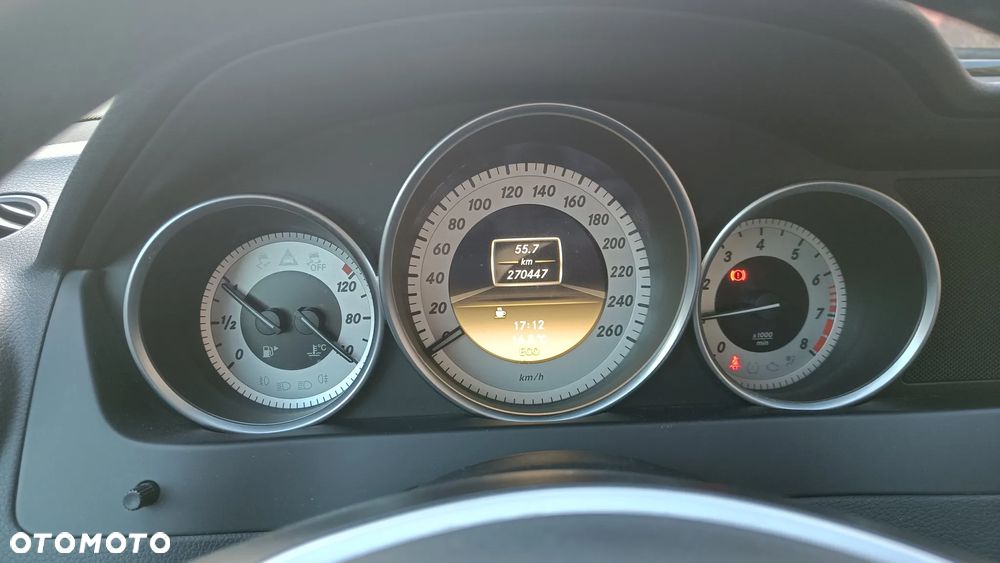 Mercedes-Benz Klasa C 180 CGI BlueEFFICIENCY Avantgarde - 26