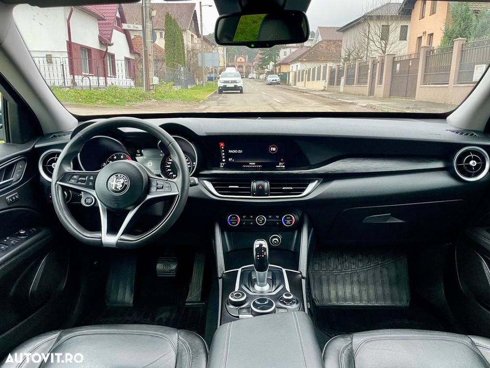Alfa Romeo Stelvio 2.0 Turbo 16V AT8-Q4 - 11