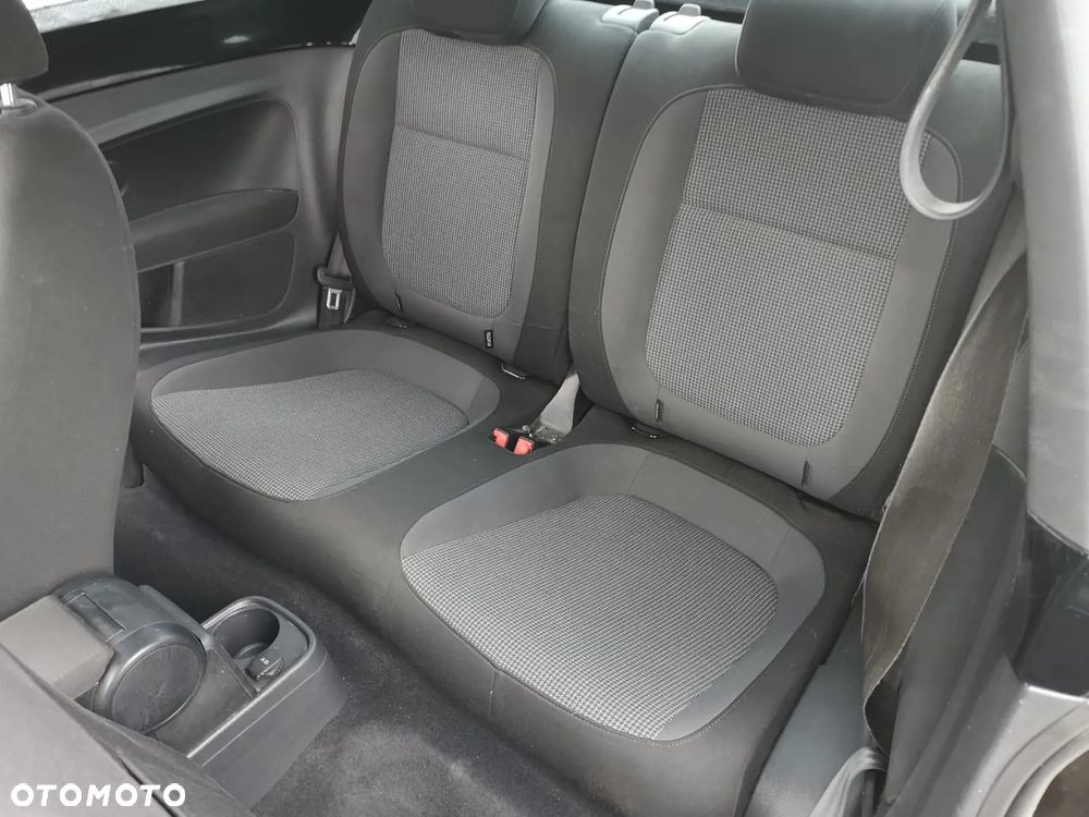 Volkswagen New Beetle - 32